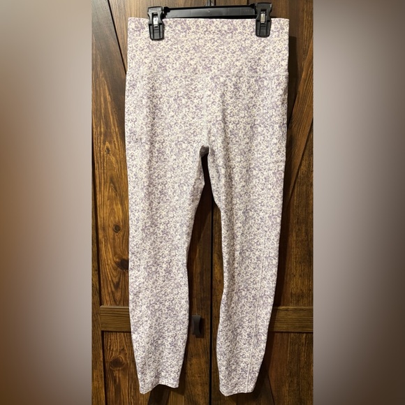 071 Vuori Studio Pocket High Rise Leggings EUC - Picture 3 of 7